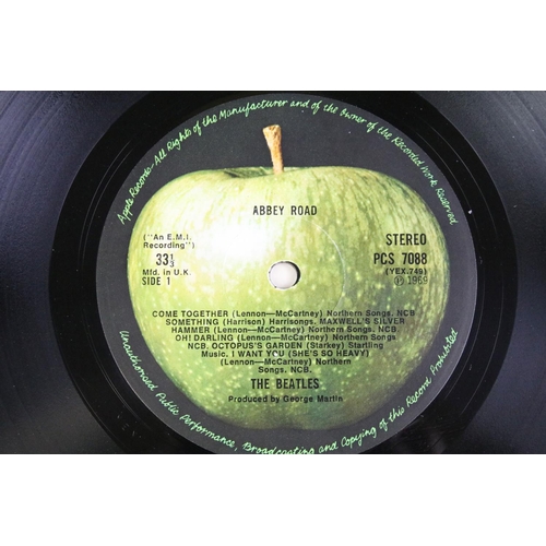 635 - Vinyl - 2 The Beatles LPs to include Revolver (PMC 7009) The Gramophone Co Ltd and Sold In UK to lab... 