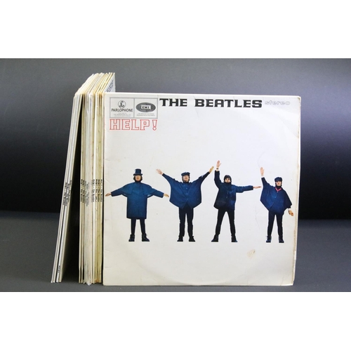 165 - Vinyl - 16 Copies of The Beatles Help! featuring 7 original pressings and 9 later pressings (includi... 