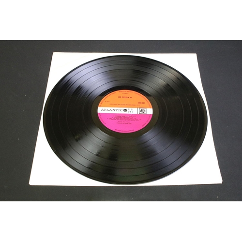 627 - Vinyl - Led Zeppelin 3 LP on Atlantic 2401002 red and purple Atlantic label, no Peter Grant credit, ... 