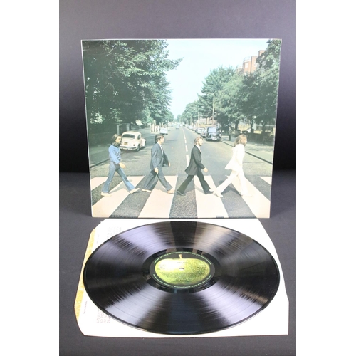 635 - Vinyl - 2 The Beatles LPs to include Revolver (PMC 7009) The Gramophone Co Ltd and Sold In UK to lab... 