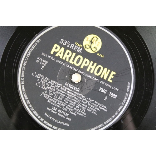 635 - Vinyl - 2 The Beatles LPs to include Revolver (PMC 7009) The Gramophone Co Ltd and Sold In UK to lab... 