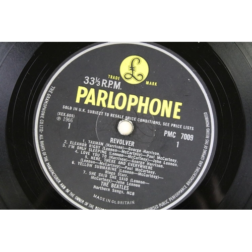 635 - Vinyl - 2 The Beatles LPs to include Revolver (PMC 7009) The Gramophone Co Ltd and Sold In UK to lab... 