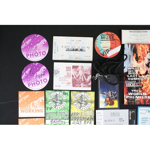 729 - Memorabilia - Collection of gig tickets and tour passes to include The Cure, Bon Jovi, Muse, Simple ... 