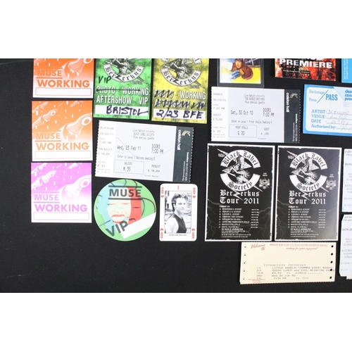 729 - Memorabilia - Collection of gig tickets and tour passes to include The Cure, Bon Jovi, Muse, Simple ... 