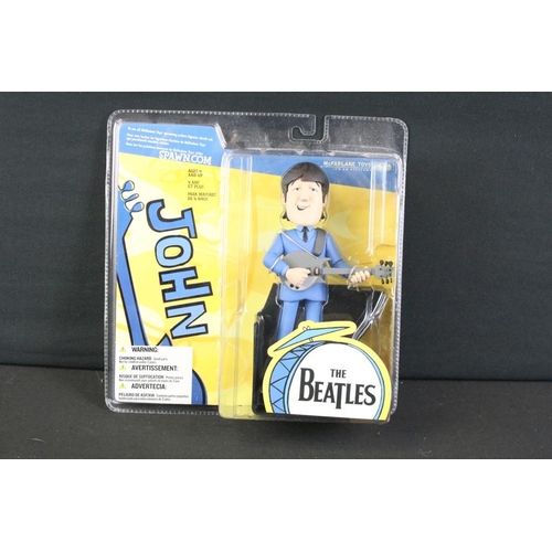 733 - Memorabilia - The Beatles, 2004 deluxe set of all 4 figures with instruments and stage, unopened in ... 