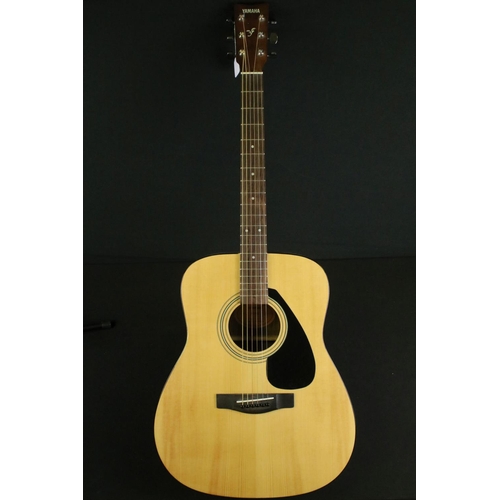 776 - Guitar - Yamaha F310 acoustic guitar, with stand