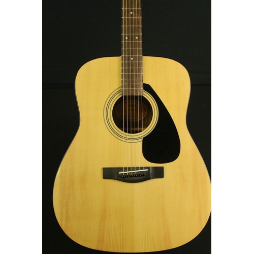 776 - Guitar - Yamaha F310 acoustic guitar, with stand