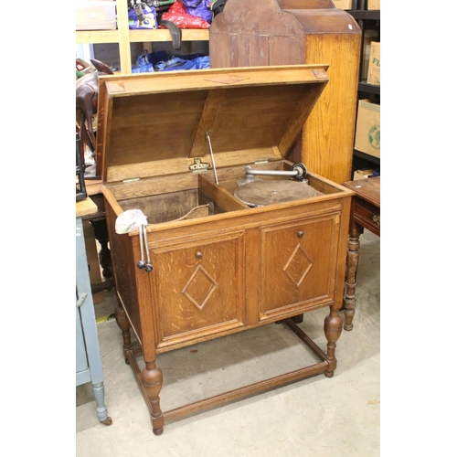 689 - Early 20th century Oak ' Academy ' Gramophone Cabinet, the hinged lid opening to a turntable and div... 