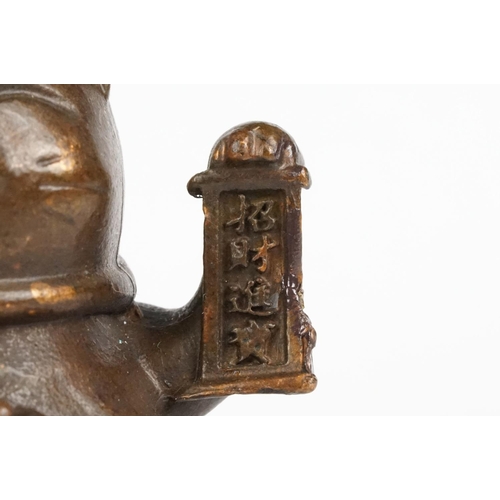 220 - An ornamental Japanese bronze 招き猫 / maneki-neko (waving / beckoning) lucky cat talisman.