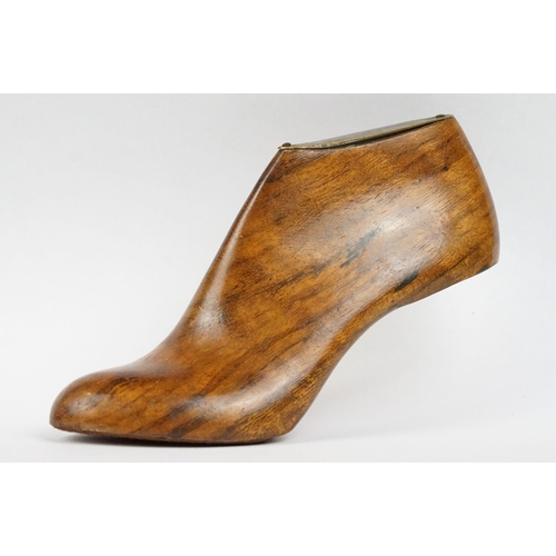 226 - Miniature Oak Shoe presented by Clarkes Shoes