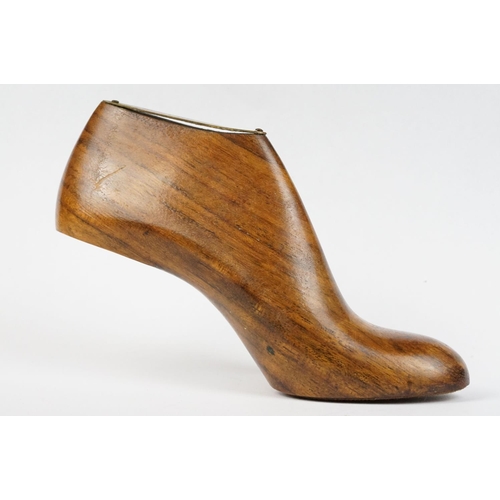 226 - Miniature Oak Shoe presented by Clarkes Shoes