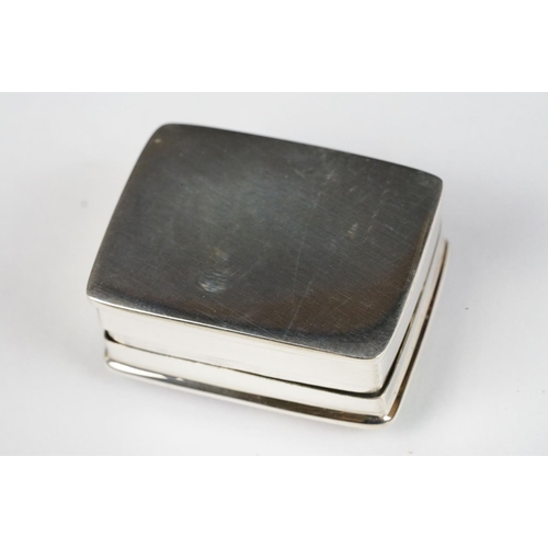 294 - Silver Pill Box with enamel lid depicting dogs