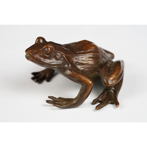 306 - A cast bronze figure of a frog, approx 6cm in length.