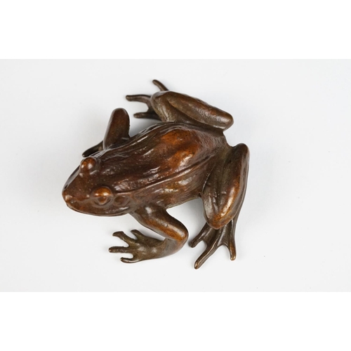 306 - A cast bronze figure of a frog, approx 6cm in length.