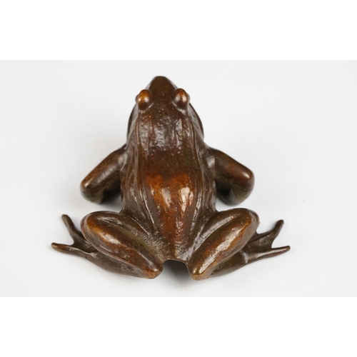 306 - A cast bronze figure of a frog, approx 6cm in length.