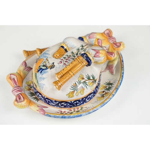 31 - Henriot Quimper faience covered dish / cheese dish, in the form of biniou / bagpipes, numbered 150, ... 