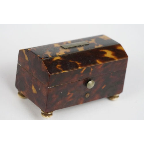 319 - A small group of mixed collectables to include faux tortoiseshell box and two art deco desktop calle... 