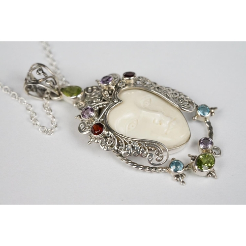 267 - Silver Figural Pendant Necklace set with Garnets