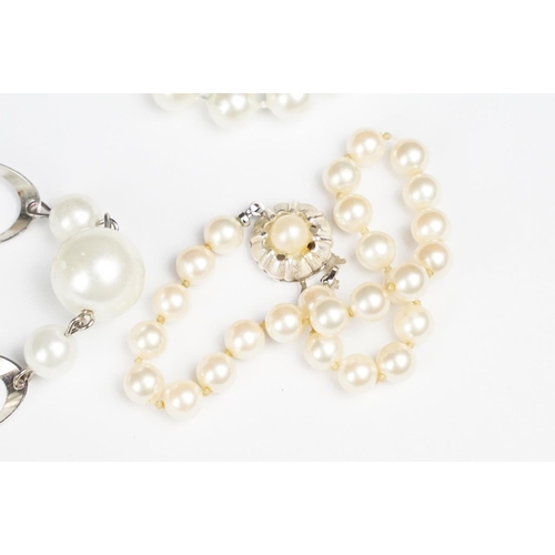 357 - Collection of Pearl Jewellery including Silver clasped