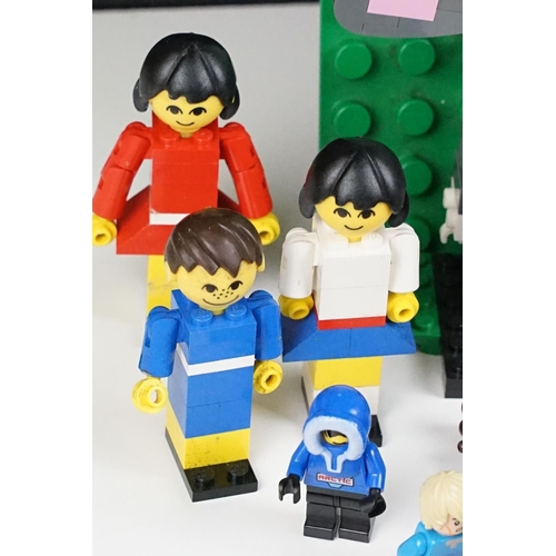 369 - A collection of mixed playmobil and lego to include minifigs.