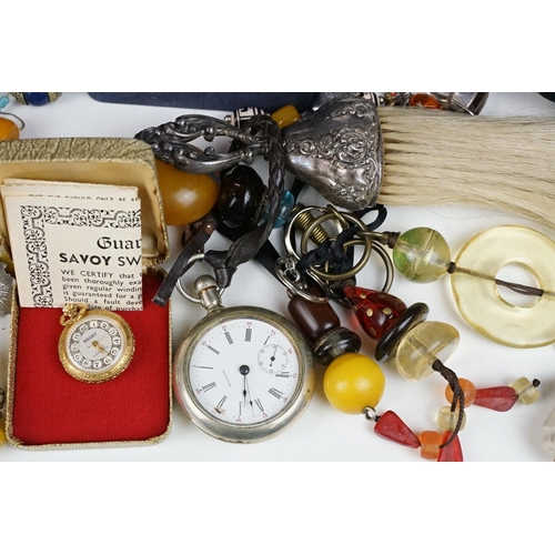 372 - A small collection of vintage and contemporary costume jewellery together with a selection of watche... 