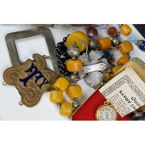 372 - A small collection of vintage and contemporary costume jewellery together with a selection of watche... 