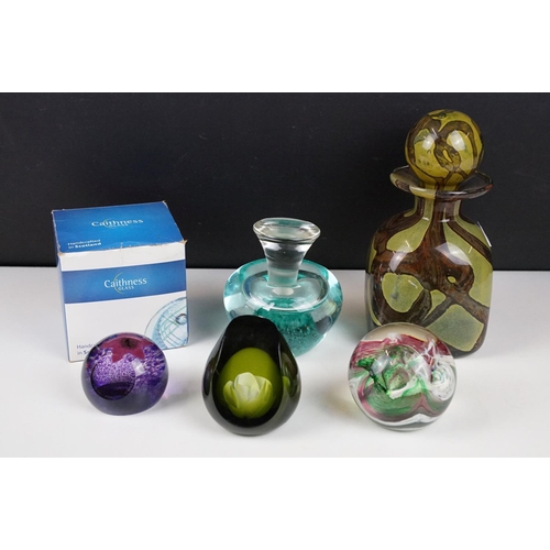 87 - Collection of glass to include Caithness Serenity paperweight 304/500, Caithness Extravaganza paperw... 