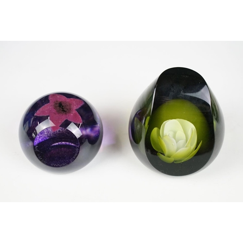 87 - Collection of glass to include Caithness Serenity paperweight 304/500, Caithness Extravaganza paperw... 