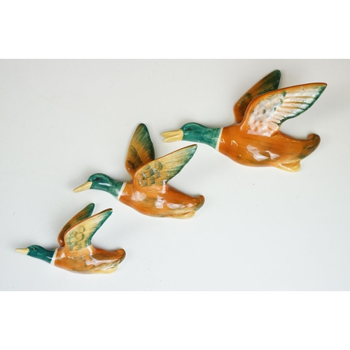 90 - Collection of flying duck ceramic wall plaques of various sizes and designs. Most unsigned, includes... 