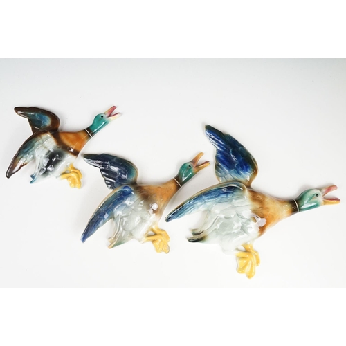 90 - Collection of flying duck ceramic wall plaques of various sizes and designs. Most unsigned, includes... 