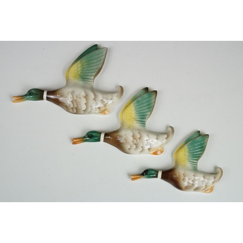 90 - Collection of flying duck ceramic wall plaques of various sizes and designs. Most unsigned, includes... 