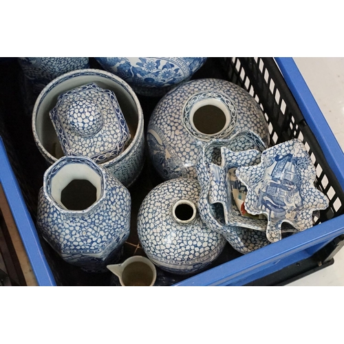 127 - Late 19th / early 20th century Adams blue & white Chinese style ceramics, reg no. 623294, to include... 