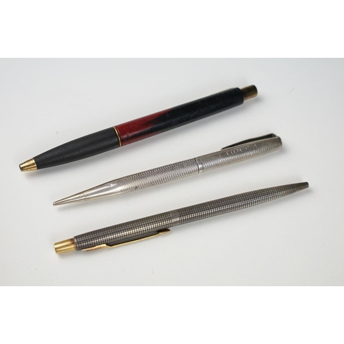 216 - A collection of mixed pens to include Parker, Waterman and Dior examples.