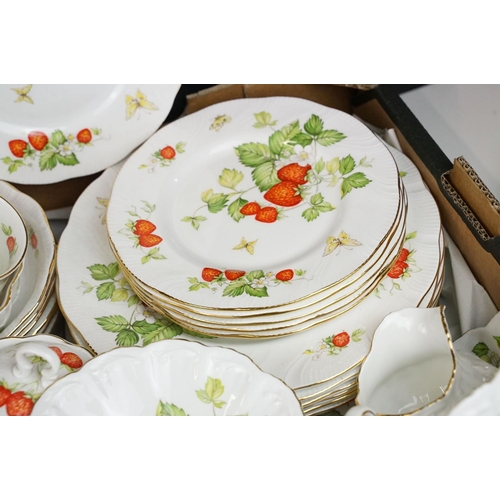 34 - Queens 'Virginia Strawberry' tea & dinner ware to include teapot, 5 tea cups, 6 mugs, 6 saucers, 6 t... 