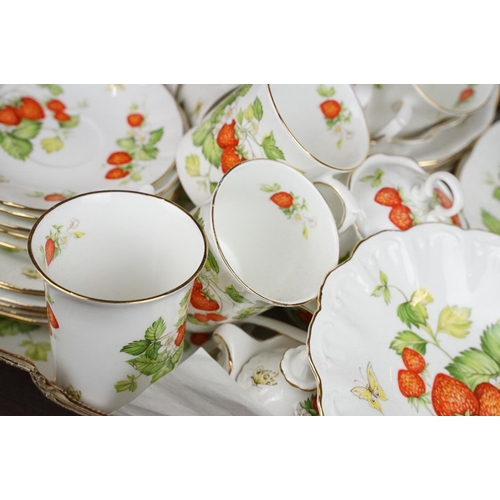 34 - Queens 'Virginia Strawberry' tea & dinner ware to include teapot, 5 tea cups, 6 mugs, 6 saucers, 6 t... 