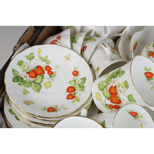 34 - Queens 'Virginia Strawberry' tea & dinner ware to include teapot, 5 tea cups, 6 mugs, 6 saucers, 6 t... 