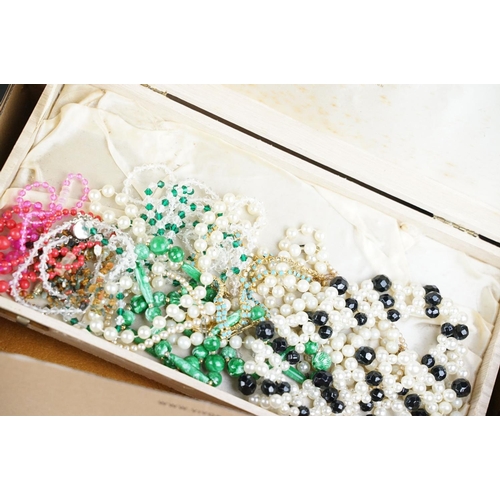 344 - A good collection of mainly vintage costume jewellery to include beaded necklaces, hallmarked silver... 