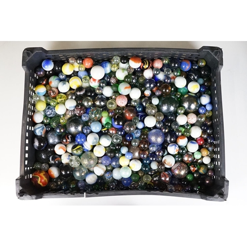 352 - A large collection of mixed marbles to include various colours and sizes.