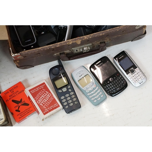 354 - A collection of vintage mobile phones and chargers to include Blackberry, Nokia, Sony...etc.. togeth... 