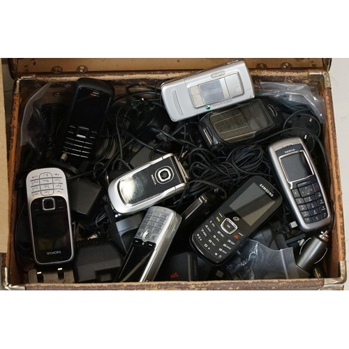 354 - A collection of vintage mobile phones and chargers to include Blackberry, Nokia, Sony...etc.. togeth... 