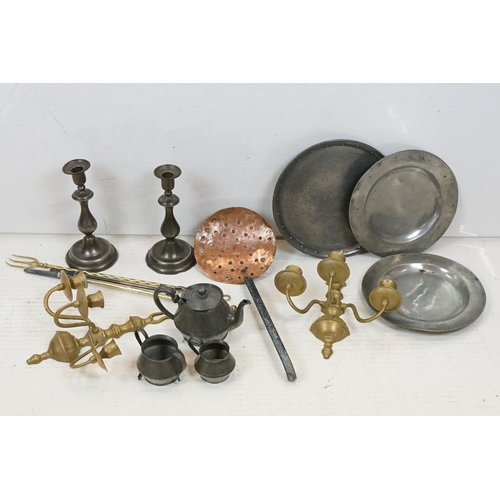 409 - Mixed metalware to include a pair of brass three-branch wall sconces, Arts & Crafts style pewter tra... 