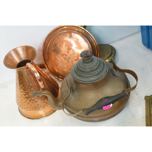 413 - Mixed metalware to include a copper teapot, brass letter rack, hunting horn, oil can, etc; plus a fr... 