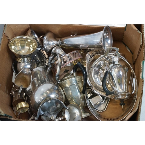 439 - Collection of mixed silver plate to include a Viners cutlery set (boxed), trumpet vase, teapots, cof... 