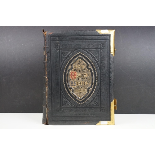 517 - An antique late 19th / early 20th century illustrated Holy Bible.