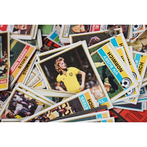 518 - A collection of mainly 1970's Topps Chewing Gum football cards.