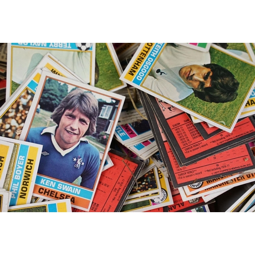 518 - A collection of mainly 1970's Topps Chewing Gum football cards.