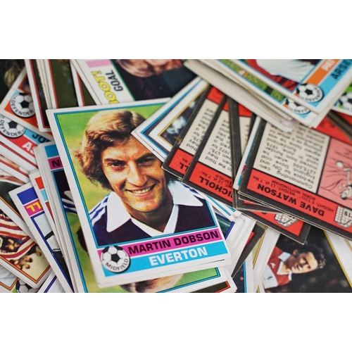 518 - A collection of mainly 1970's Topps Chewing Gum football cards.