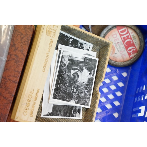 520 - Mixed ephemera to include early 20th C black & white photographs, postcards, newspaper cuttings, Gib... 