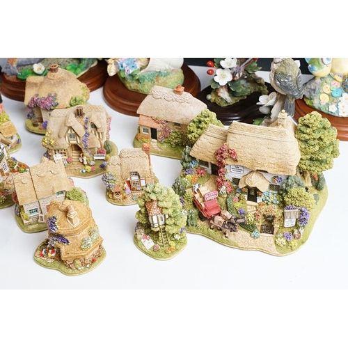 119 - Collection of fourteen assorted Lilliput Lane cottages together with a selection of Country Artists ... 