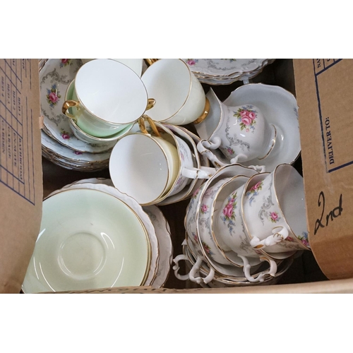 120 - Royal Albert 'Tranquillity' tea & dinner ware to include teapot, 6 teacups, mug, 2 coffee cups, 7 te... 